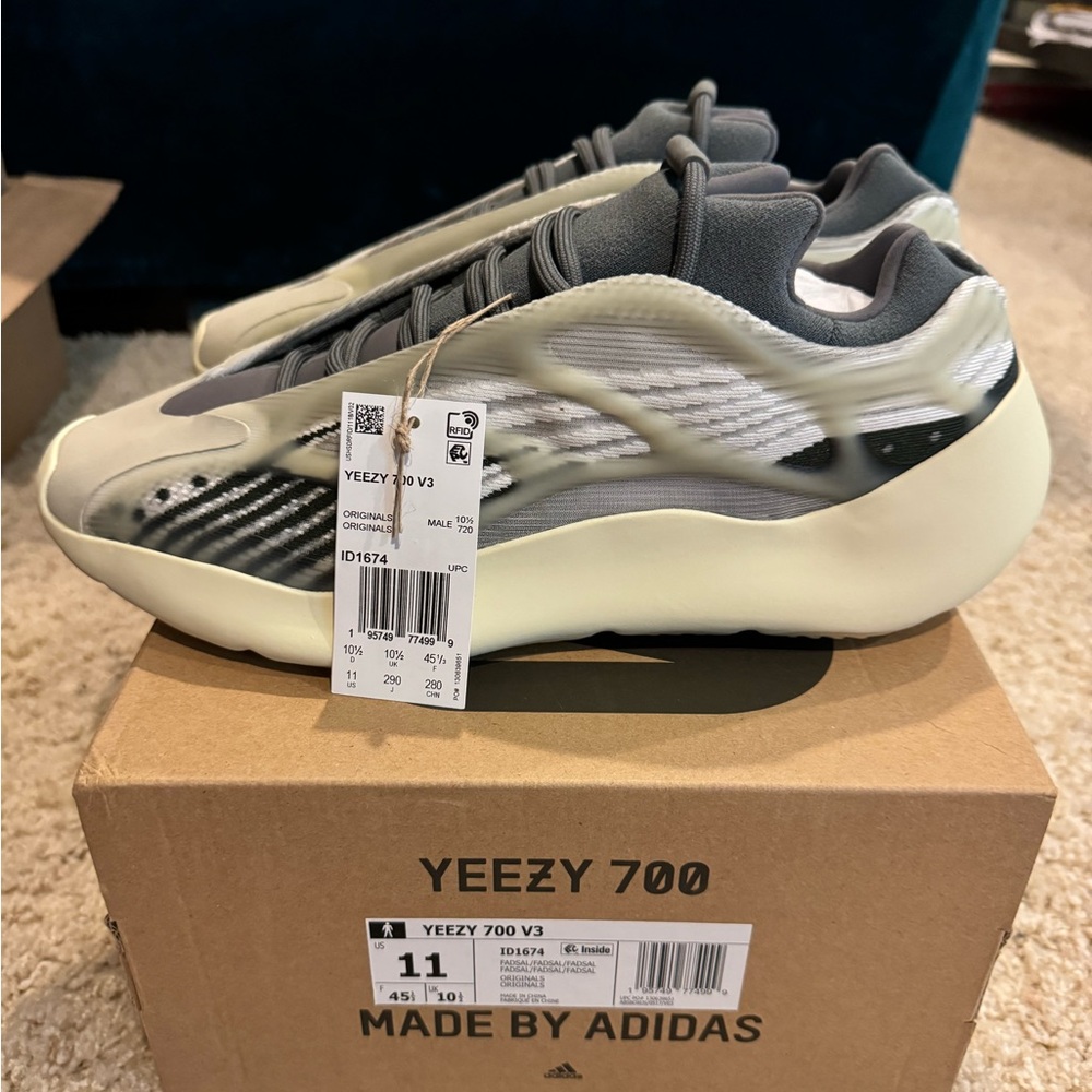 Yeezy 700 V3, Fade Salt colorway, Size 11